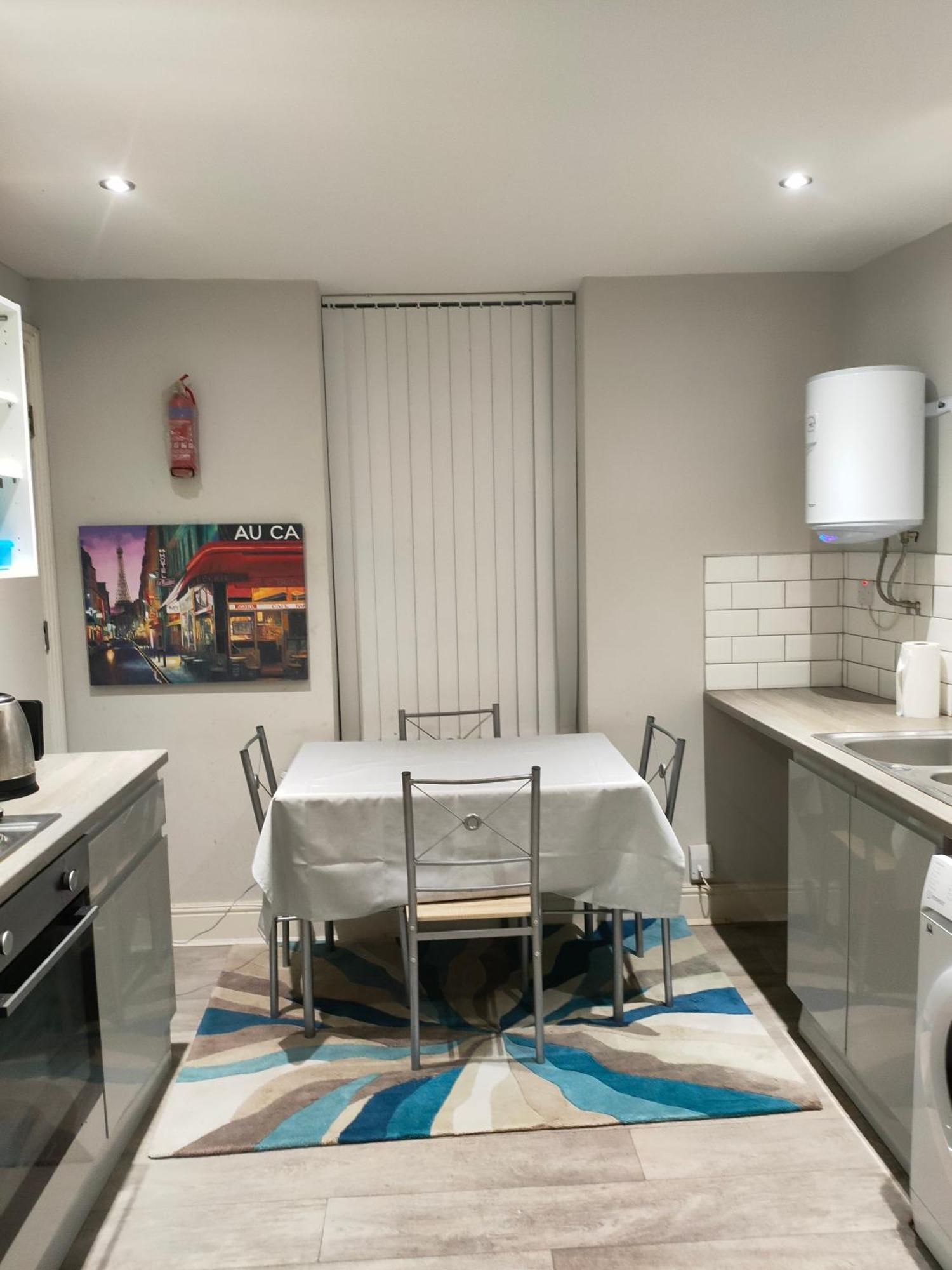 Spacious Double Bedroom Apartment *